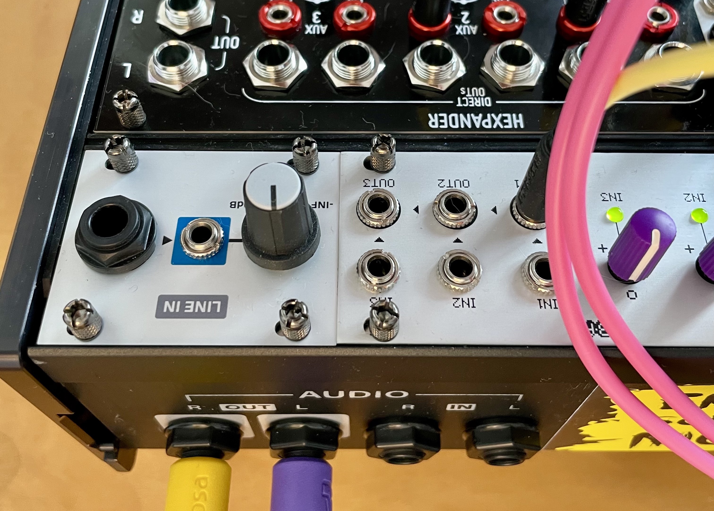 kleinerdrei.net <3 | How to connect a HEXMIX to the audio jacks of